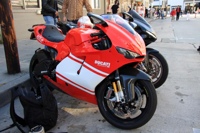 M09_3738.jpg - Ducati Desmosedecci, basically a 990cc MotoGP bike for the street